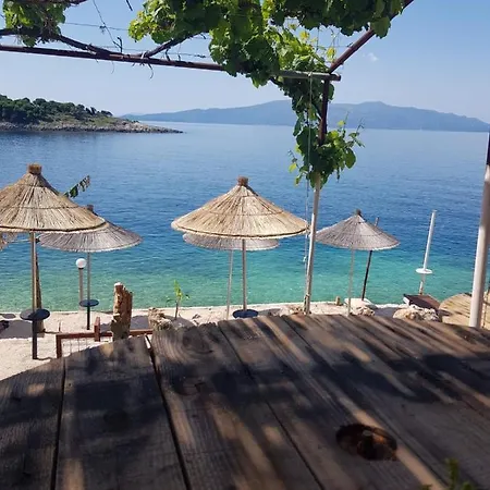 Xhefri 2 Hotel *