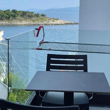 Xhefri 2 Hotel