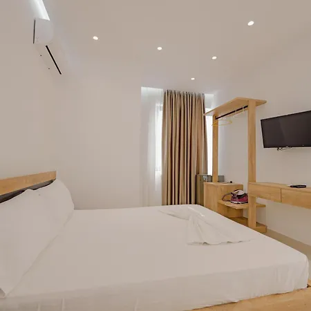 Xhefri 2 Hotel *