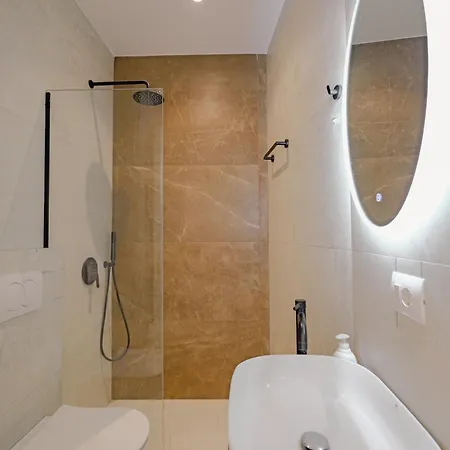 Xhefri 2 * Sarandë