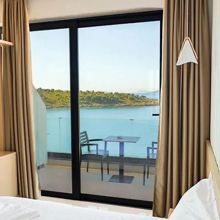 Xhefri 2 Hotel