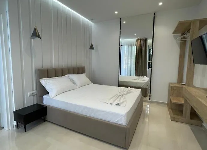 Hotel Xhefri 2 *