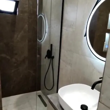 Xhefri 2 Hotel Sarandë