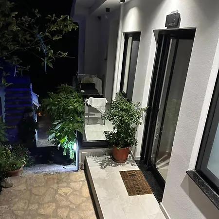 Xhefri 2 酒店 Sarandë